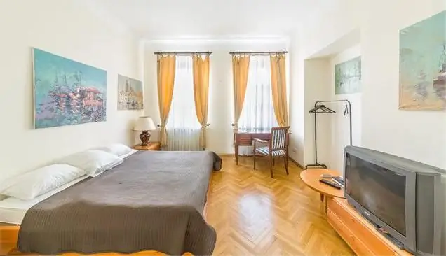 Gdje jeftino iznajmiti hotel u St. Petersburgu za dvoje