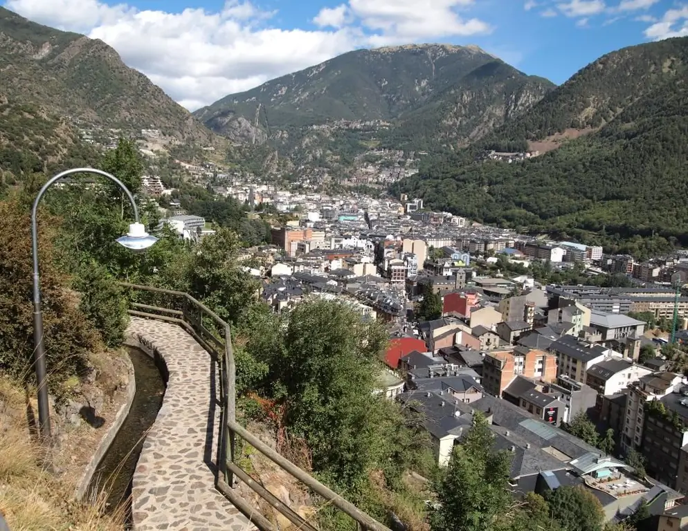 Andorra la Vella: điểm thu hút của khu nghỉ mát trượt tuyết, đánh giá của khách du lịch