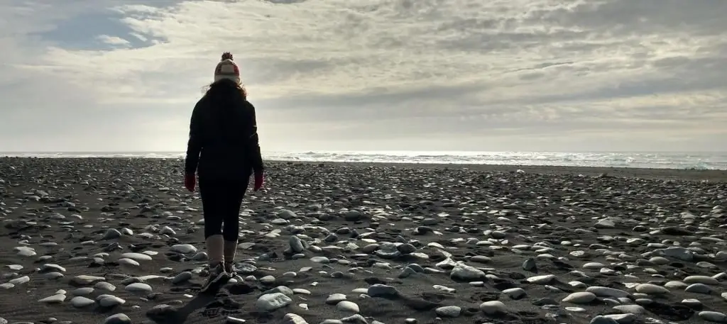 Islandia pantai pasir hitam