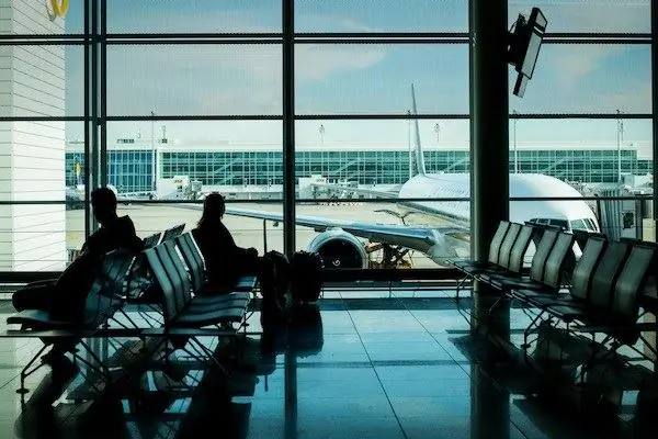 Esperando un vuelo en el aeropuerto