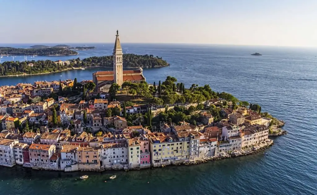 Isola, Slowenië: ligging, geskiedenis van voorkoms, see, strande, keuse van hotelle, ontspanning, besienswaardighede, uitstappies en resensies van vakansiegangers