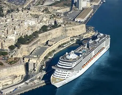 croisières fluviales au départ de saint-pétersbourg le long de la volga