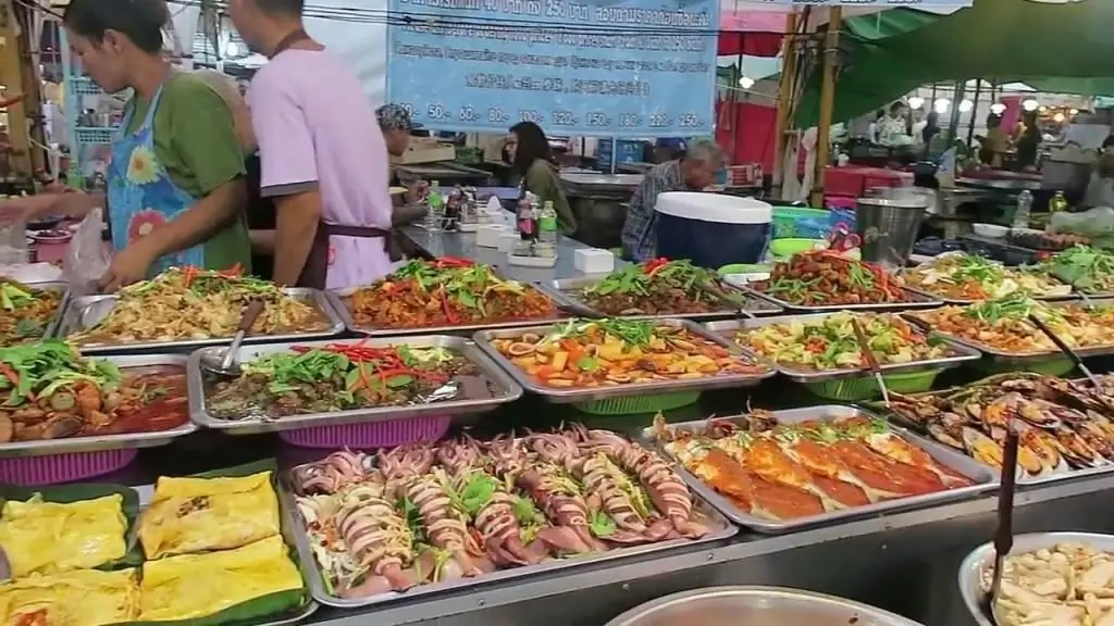 Ntses Market at Naklua