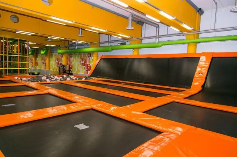 Listahan ng mga sikat na trampoline center sa St. Petersburg