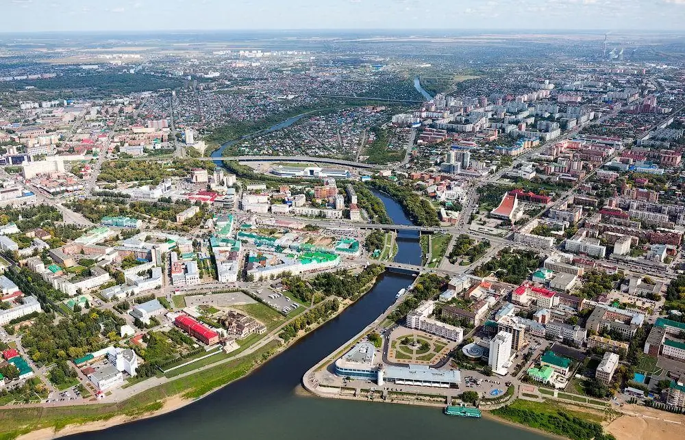 Wat mee te nemen uit Omsk als cadeau: een lijst met souvenirs met een foto