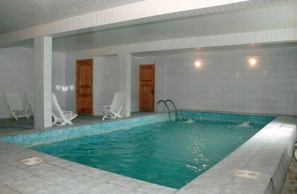 piscina alla base