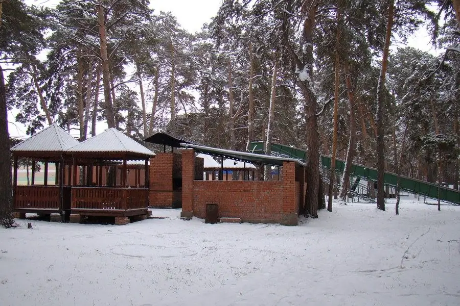 gazebo kwenye kituo cha burudani