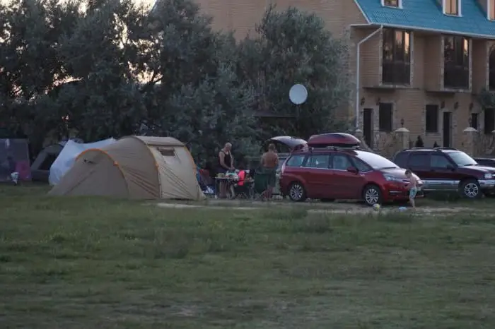 rust met tenten op de Zee van Azov