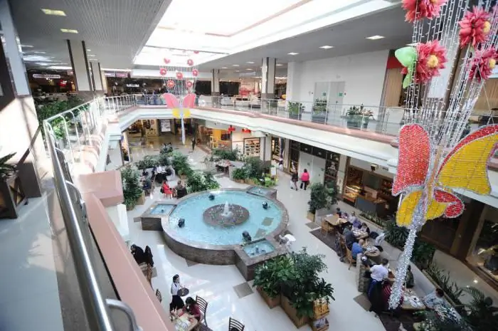 Moderne butikker: "Red Square" (Krasnodar). Shopping for hele familien