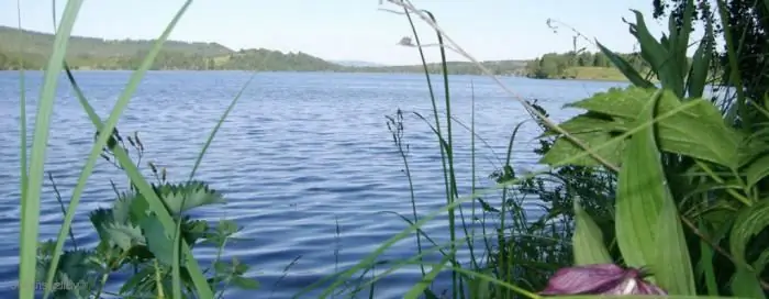 ontspanningsentrums op Lake Linevo