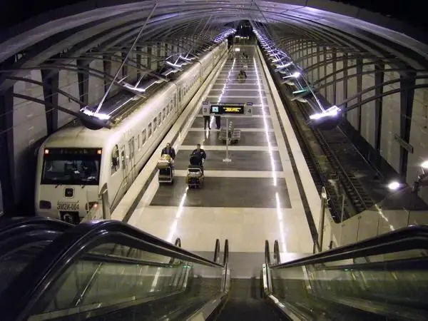 Cómo llegar rápidamente desde la estación de tren Kievsky a Vnukovo. Aeroexpress