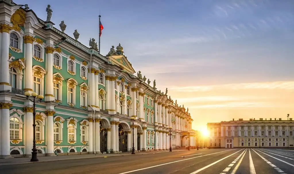 Hotels in St. Petersburg, 5 stars: an overview of the best hotels, addresses, room descriptions, services, photos and reviews