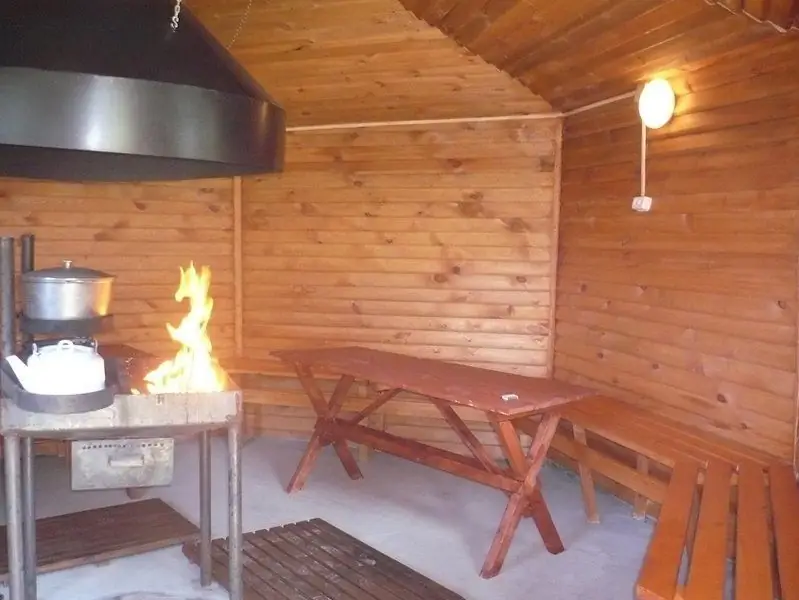 Gazebo con sauna finlandesa y barbacoa