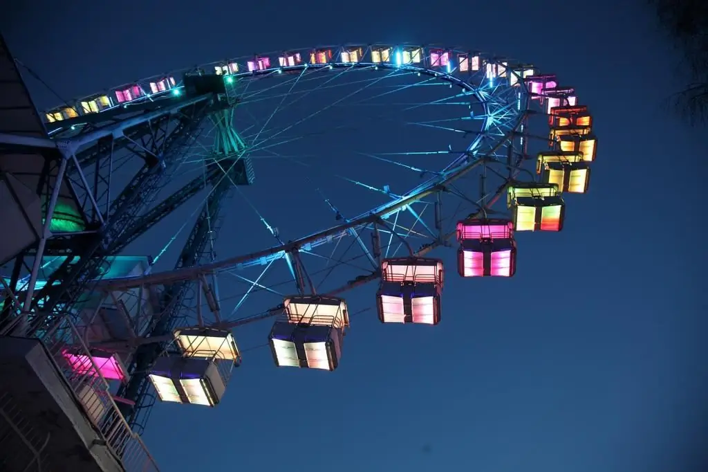 O roată Ferris memorabilă în parcul Izmailovsky