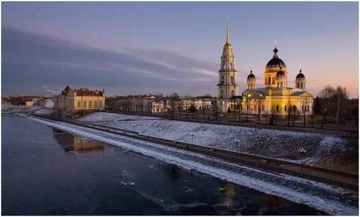 Rybinsk, Transfigurasie-katedraal: geskiedenis, beskrywing, argitektoniese kenmerke, adres