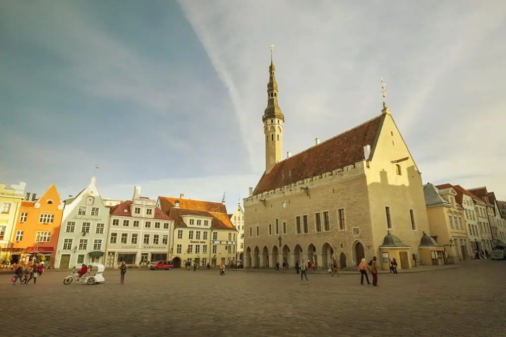 Tallinn Town Hall: kung paano makarating doon, address, oras ng pagbubukas, mga iskursiyon at mga review na may mga larawan