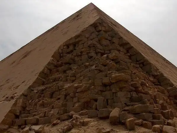 Die Knickpyramide in Dahshur (Ägypten): Beschreibung, Abmessungen, Foto