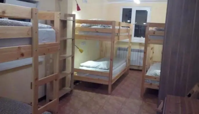 Hostels hauv Adler: chaw nyob, chav piav qhia, tshuaj xyuas