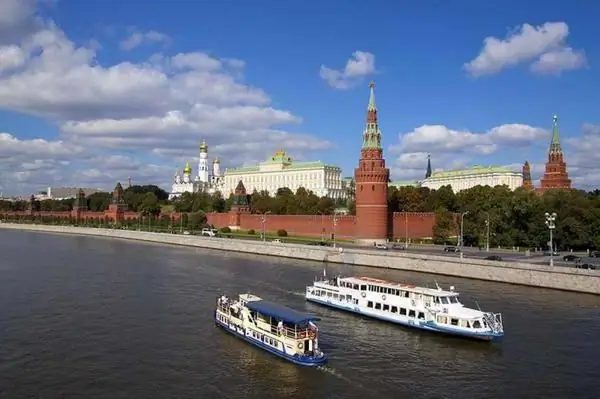 Promenera längs Moskvafloden och middag på fartyget "Radisson". Schema, recensioner