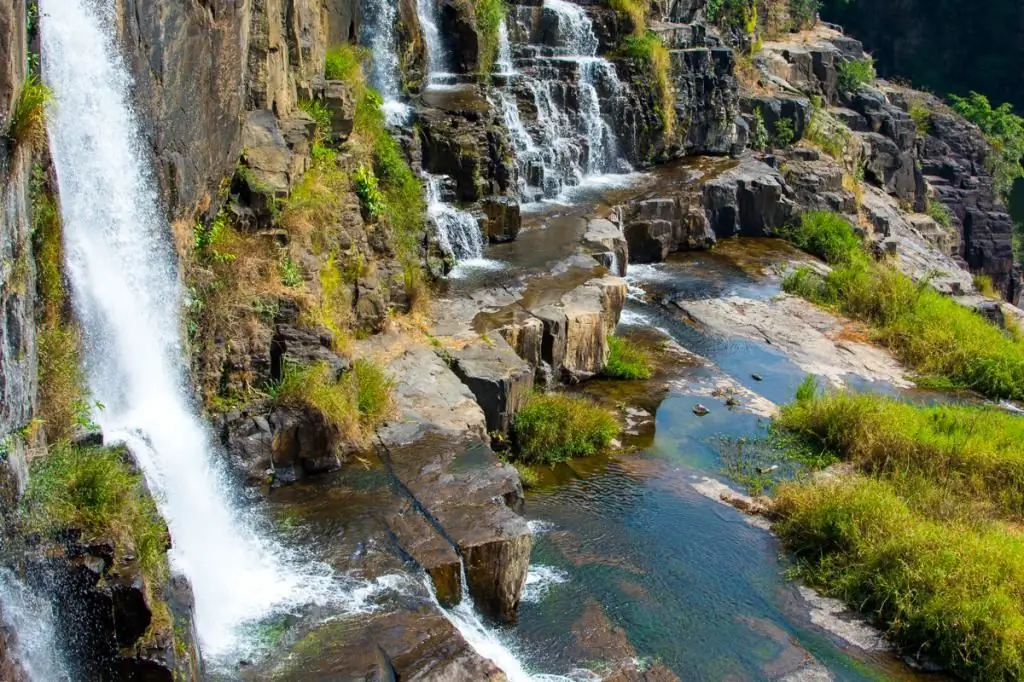 Foto de la cascada pongur